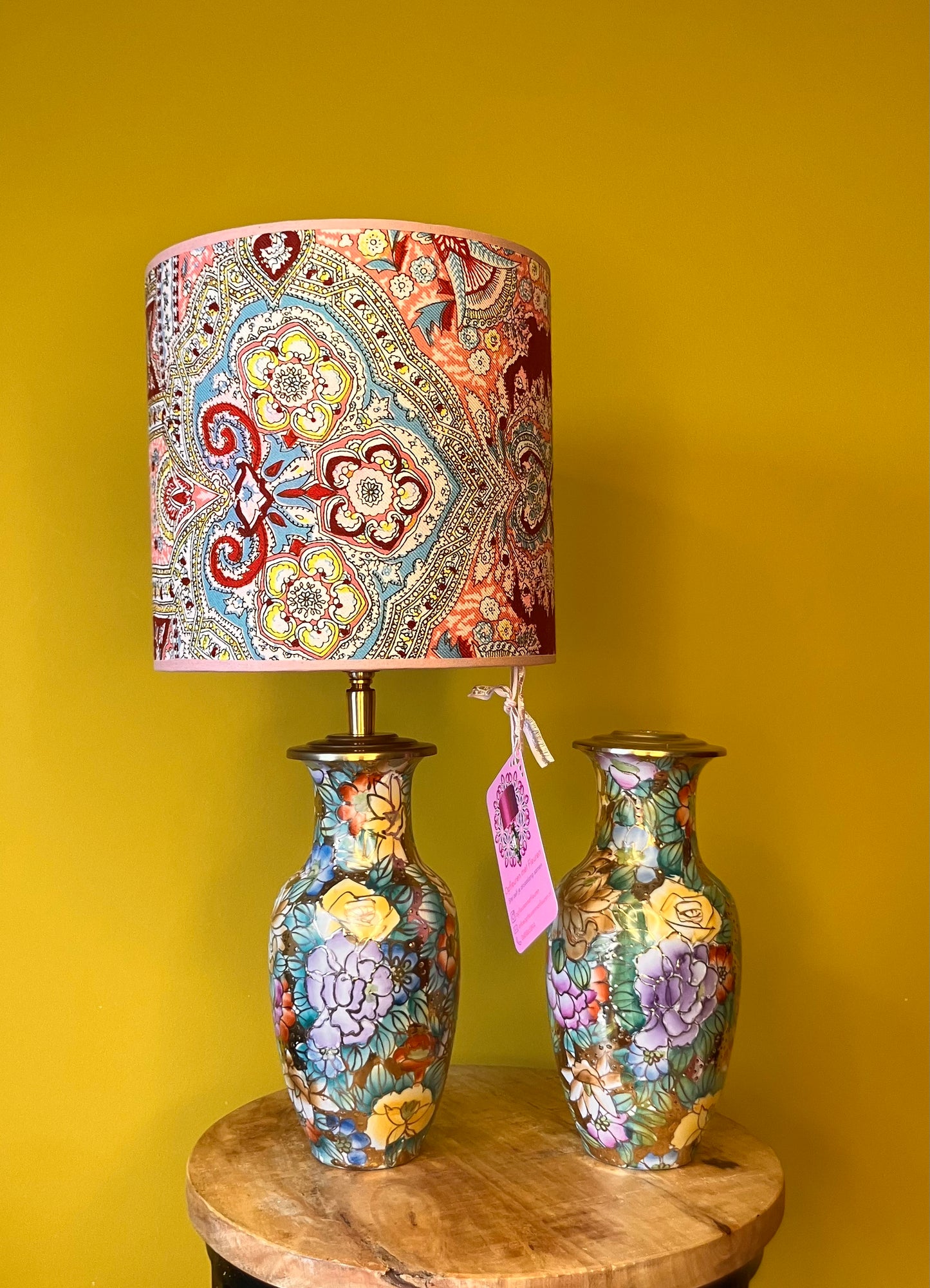 Gebloemde lampenvoet (rechts)