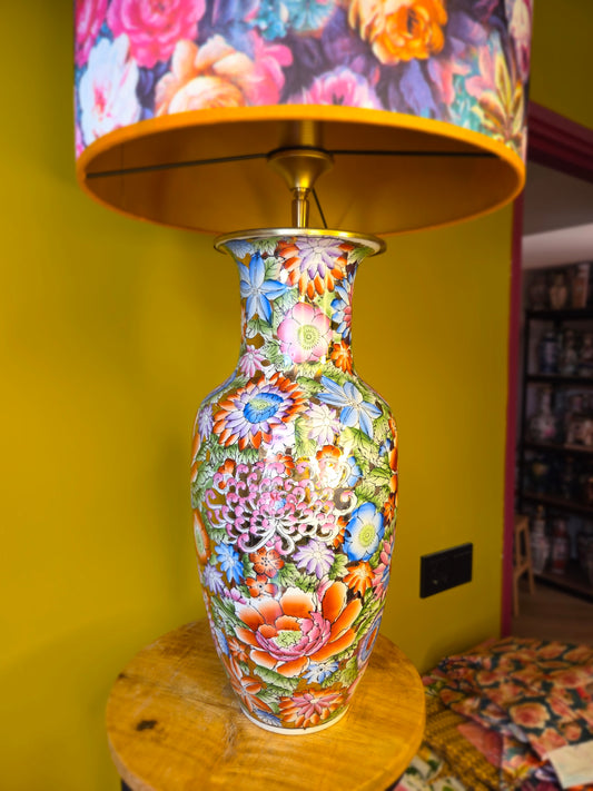 Grote glimmende lampenvoet