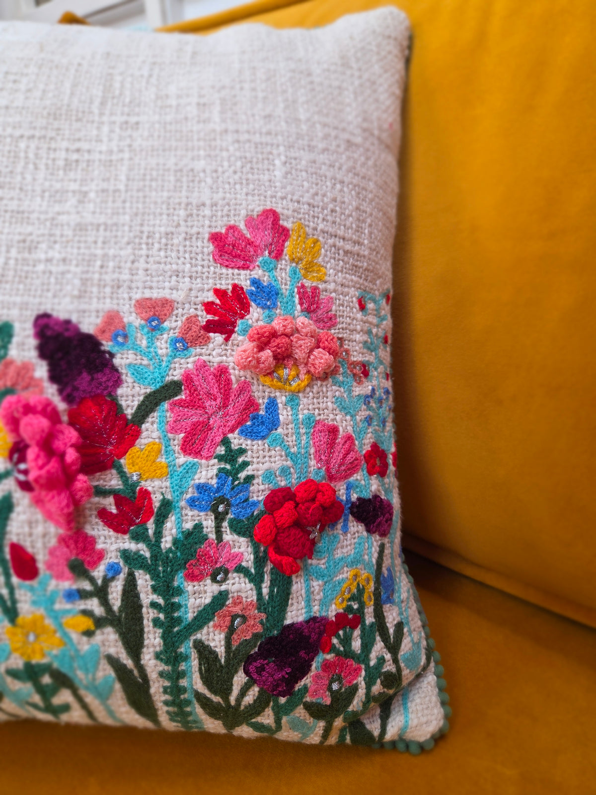 Kussen Only Natural handgeweven bloemen