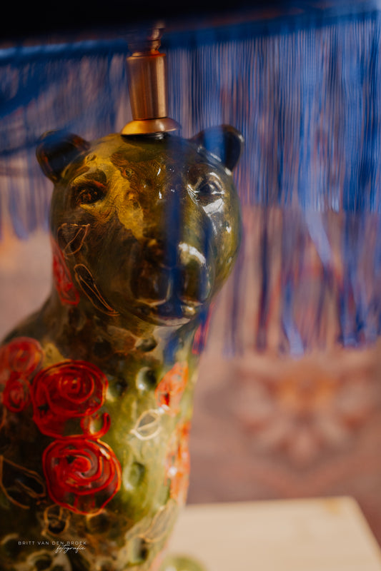 Handgeschilderde luipaardlampenvoet