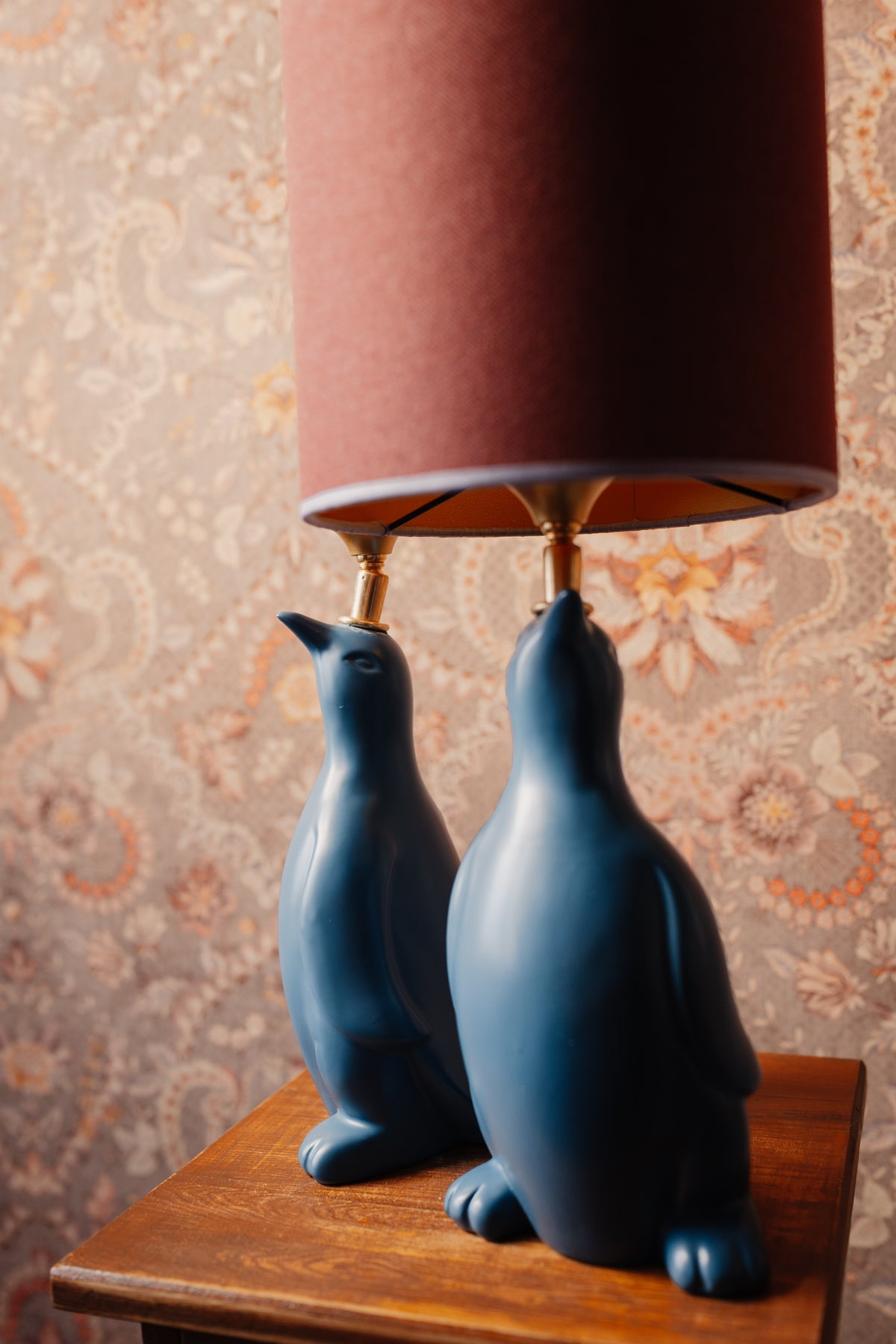 Lampenvoet pinguïn (links)