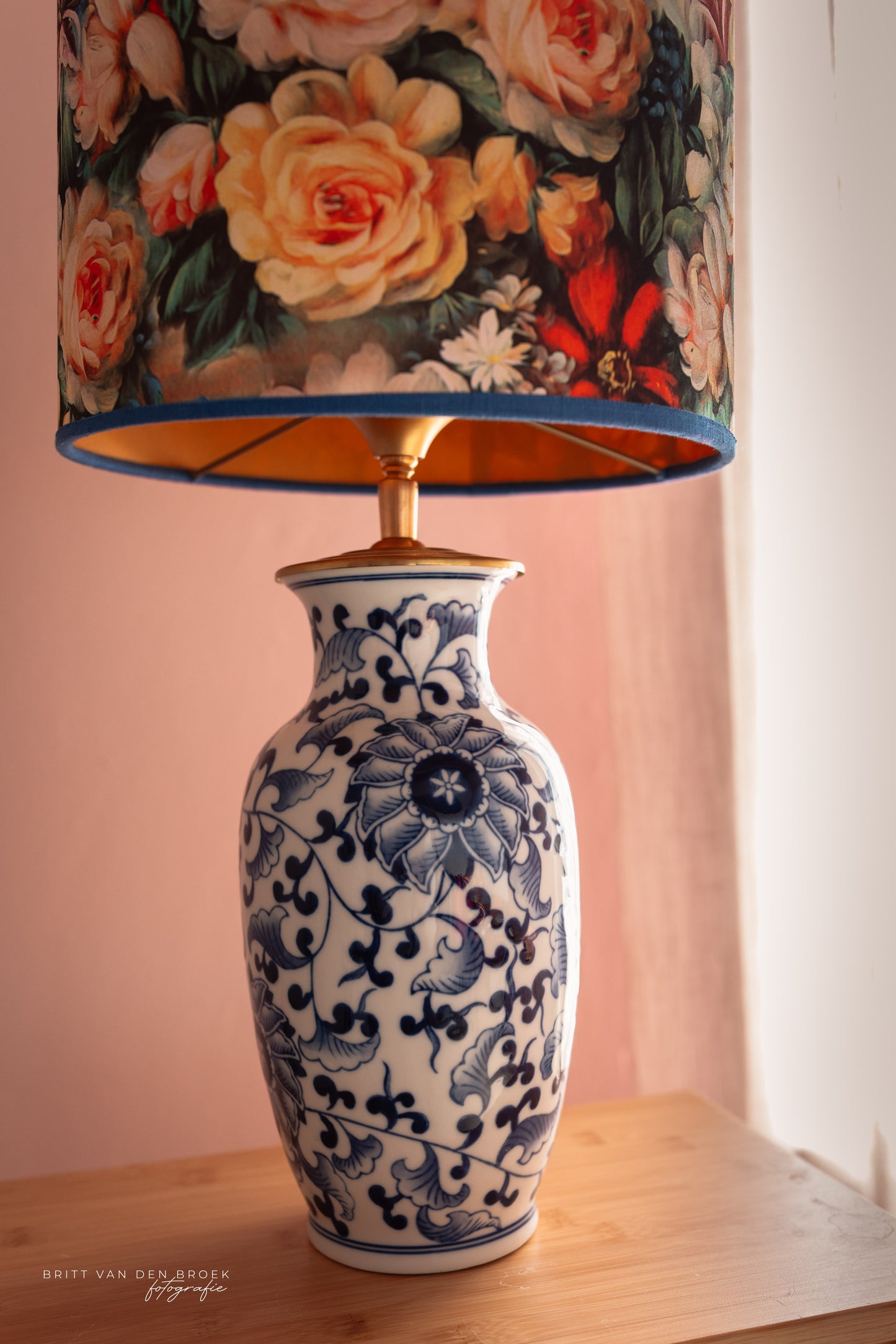 Blauw met witte lampenvoet