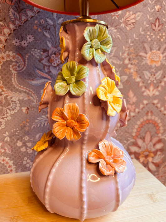 Roze bloemenlampenvoet