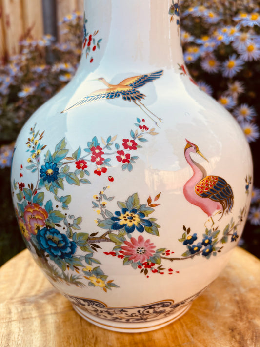 Witte lampenvoet met vogels en bloemen