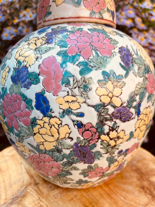 Dekselvaaslamp met bloemen