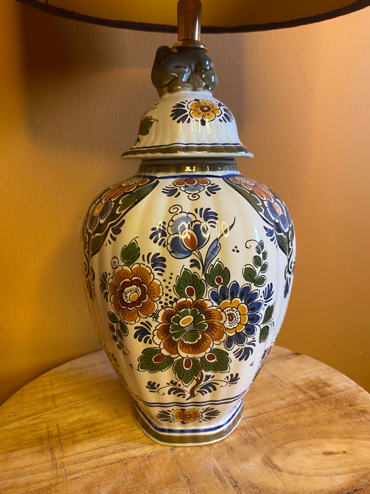 Lampenvoet dekselvaas bloemen wit