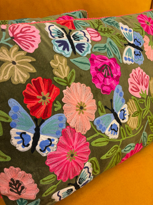 Kussen fluweel bloemen en vlinders