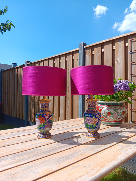 Lampenvoet cloissoné-vaas (met rode bloem)