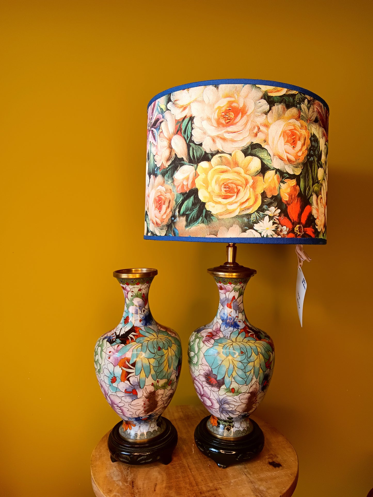 Cloissoné-vaaslampenvoet met bloemen