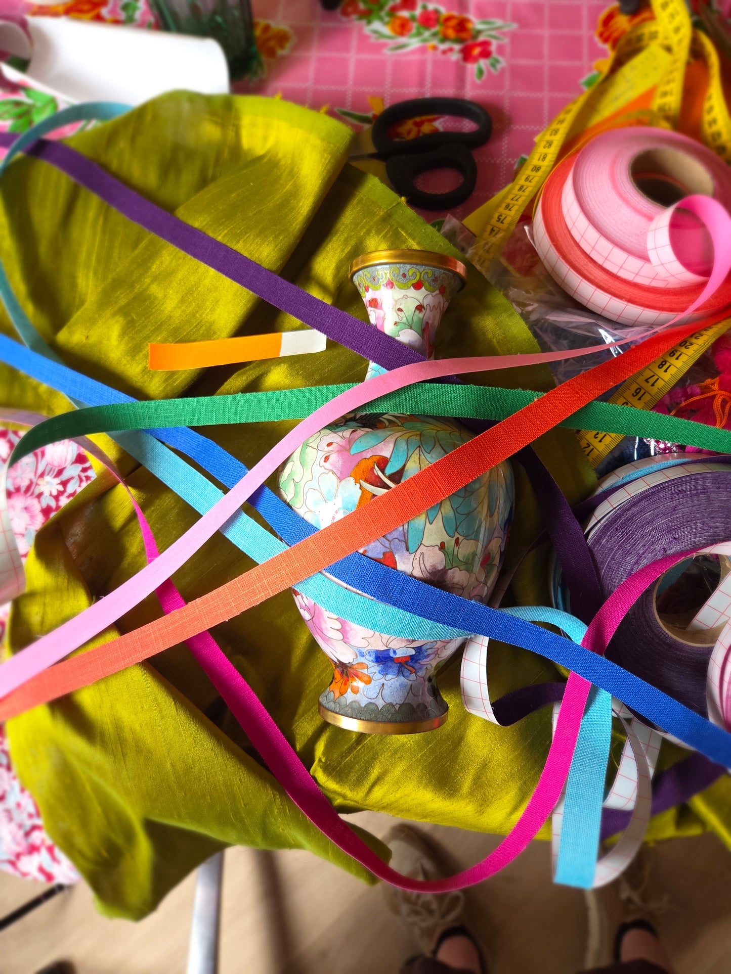 Cloissoné-vaaslampenvoet met bloemen