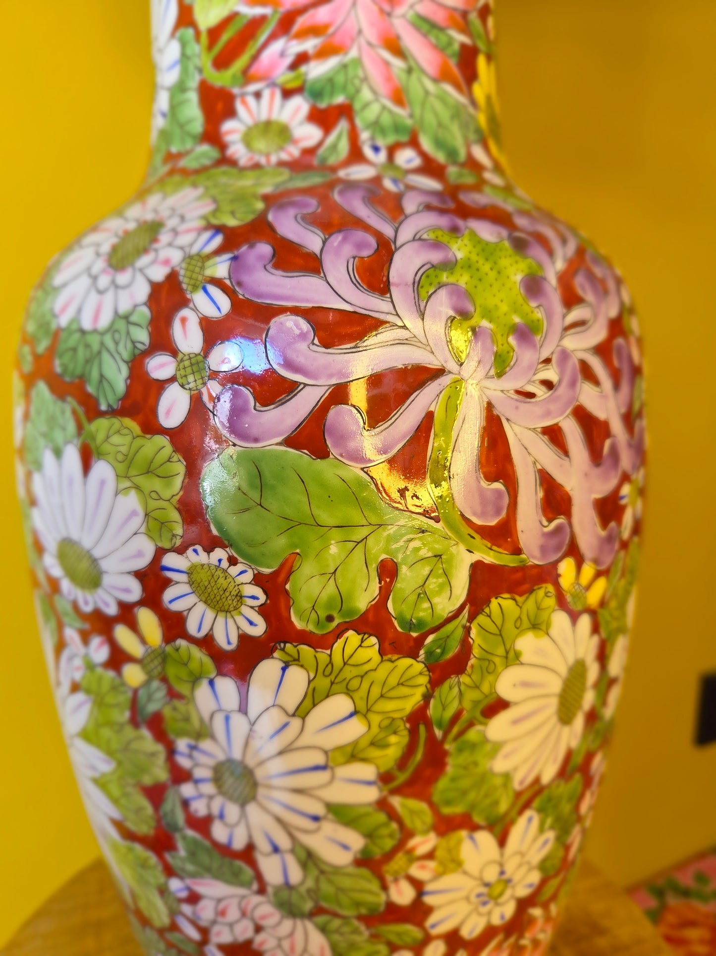 Grote gebloemde lampenvoet