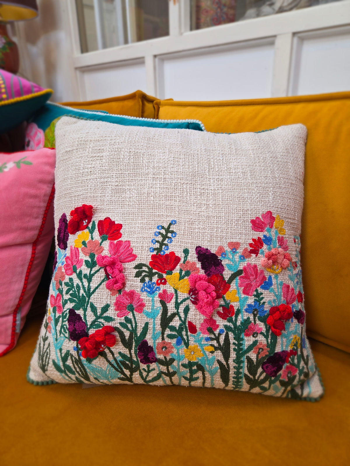 Kussen Only Natural handgeweven bloemen