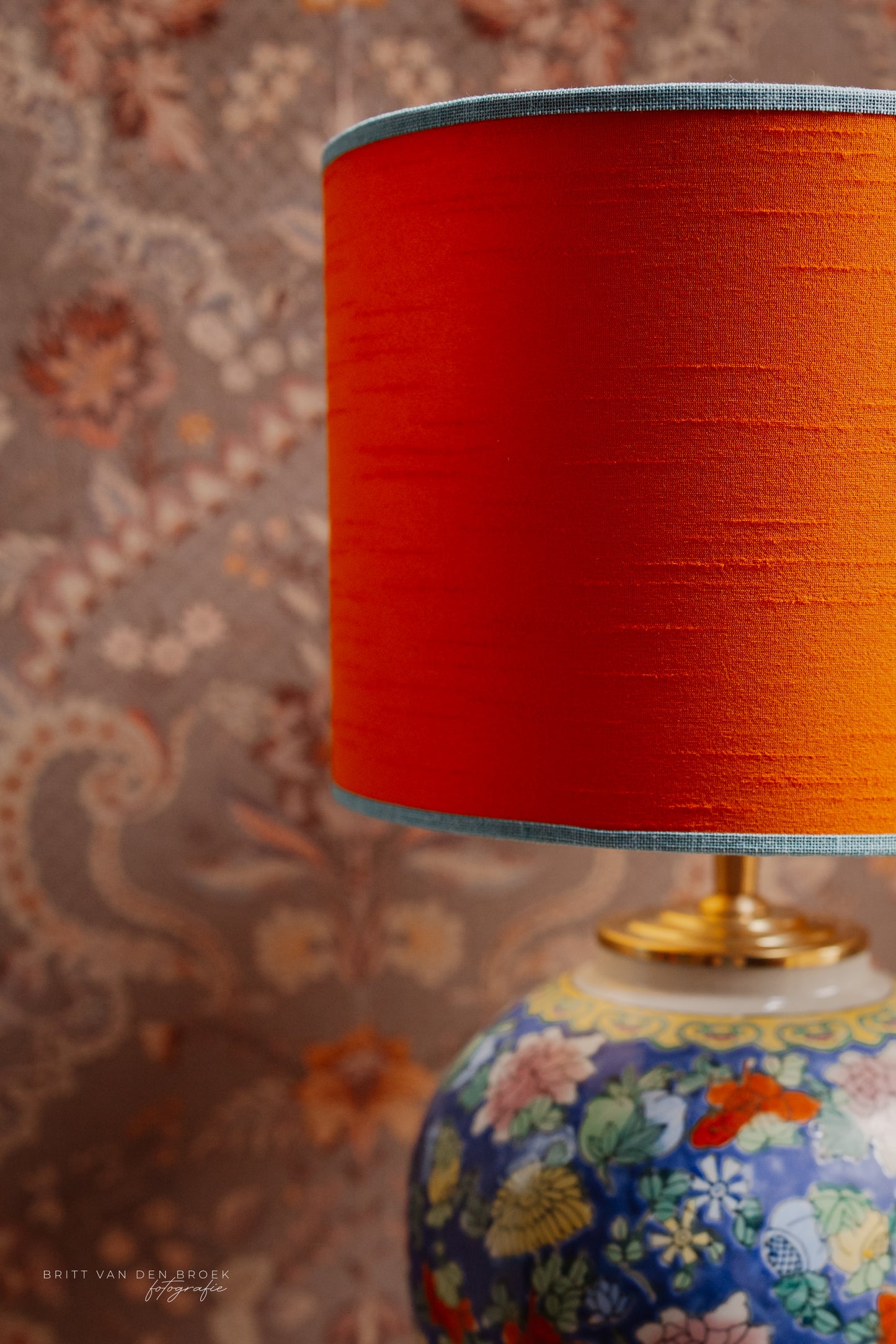 Blauw gebloemde bolvaaslampenvoet