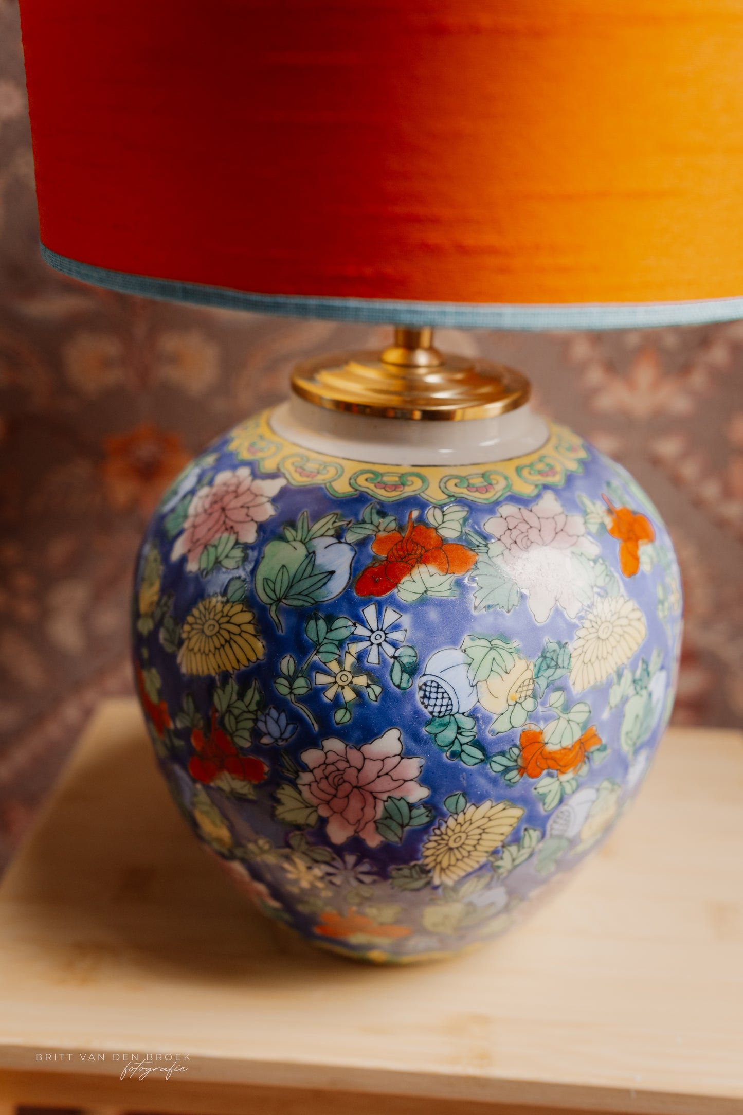 Blauw gebloemde bolvaaslampenvoet