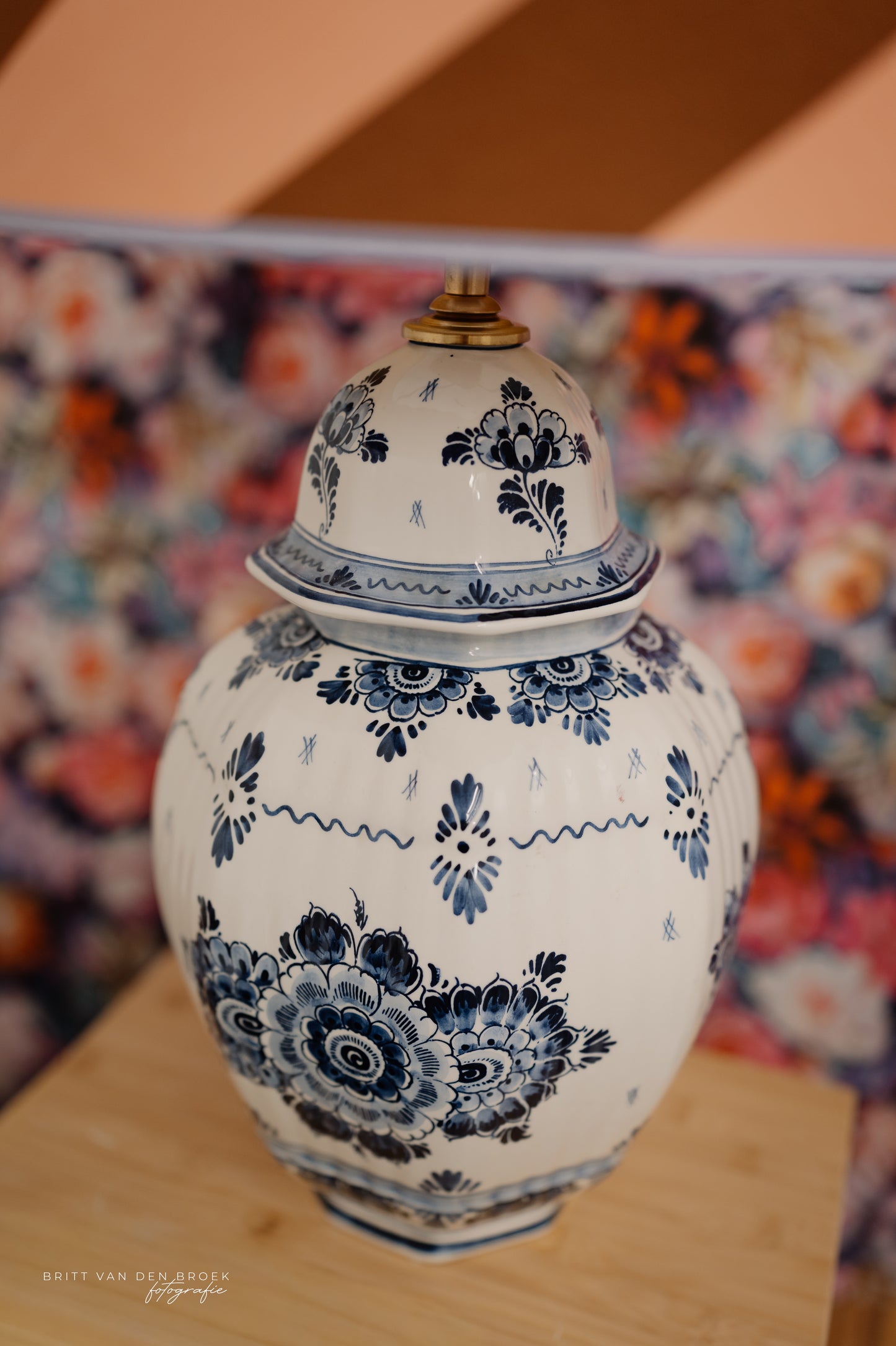 Grote Delftsblauwe dekselvaaslampenvoet (rechts)