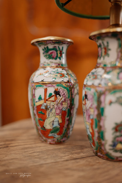 Kleine Chinese lampenvoet (links)