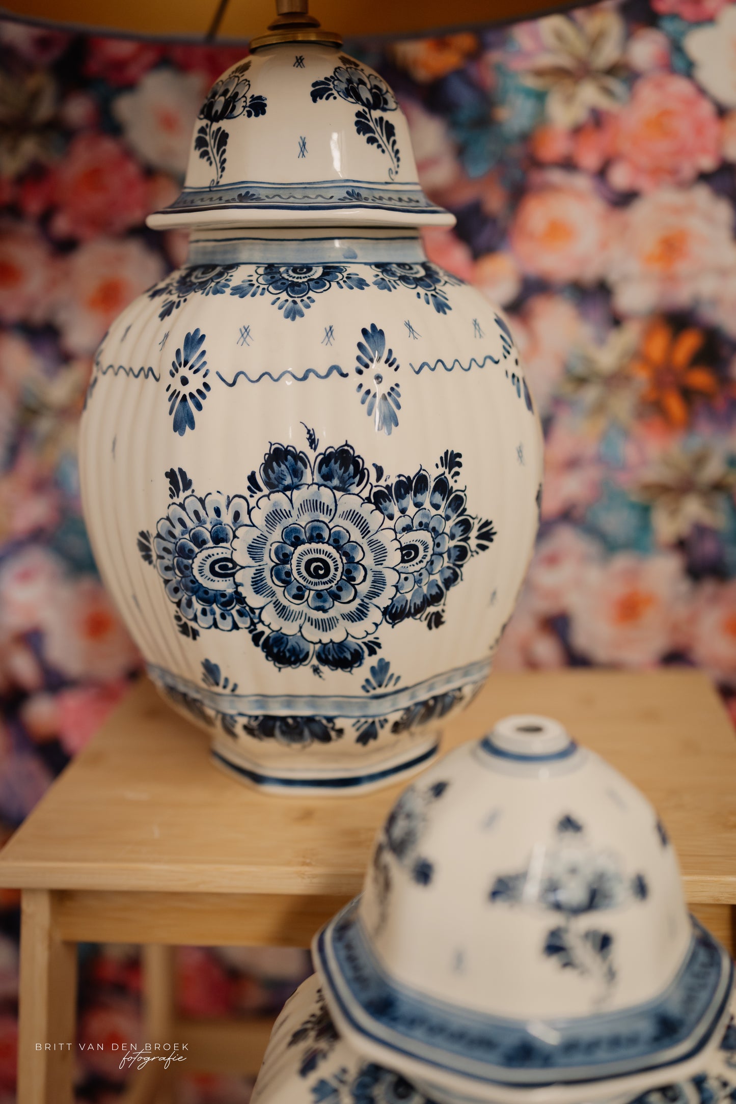 Grote Delftsblauwe dekselvaaslampenvoet (rechts)