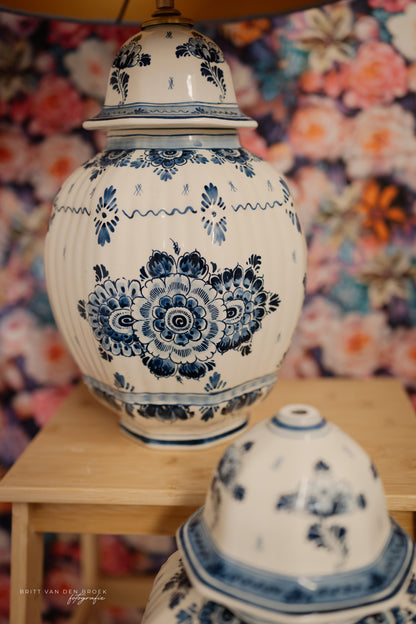 Grote Delftsblauwe dekselvaaslampenvoet (rechts)