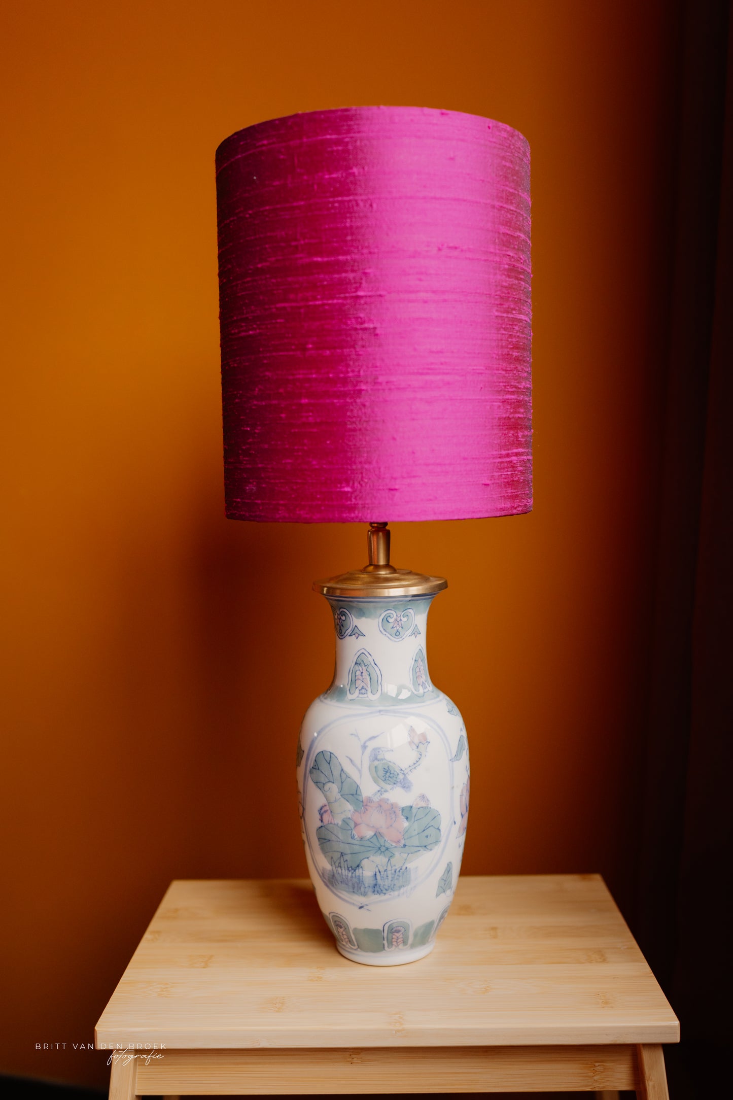 Lampenvoet vaas met licht bloemenmotief