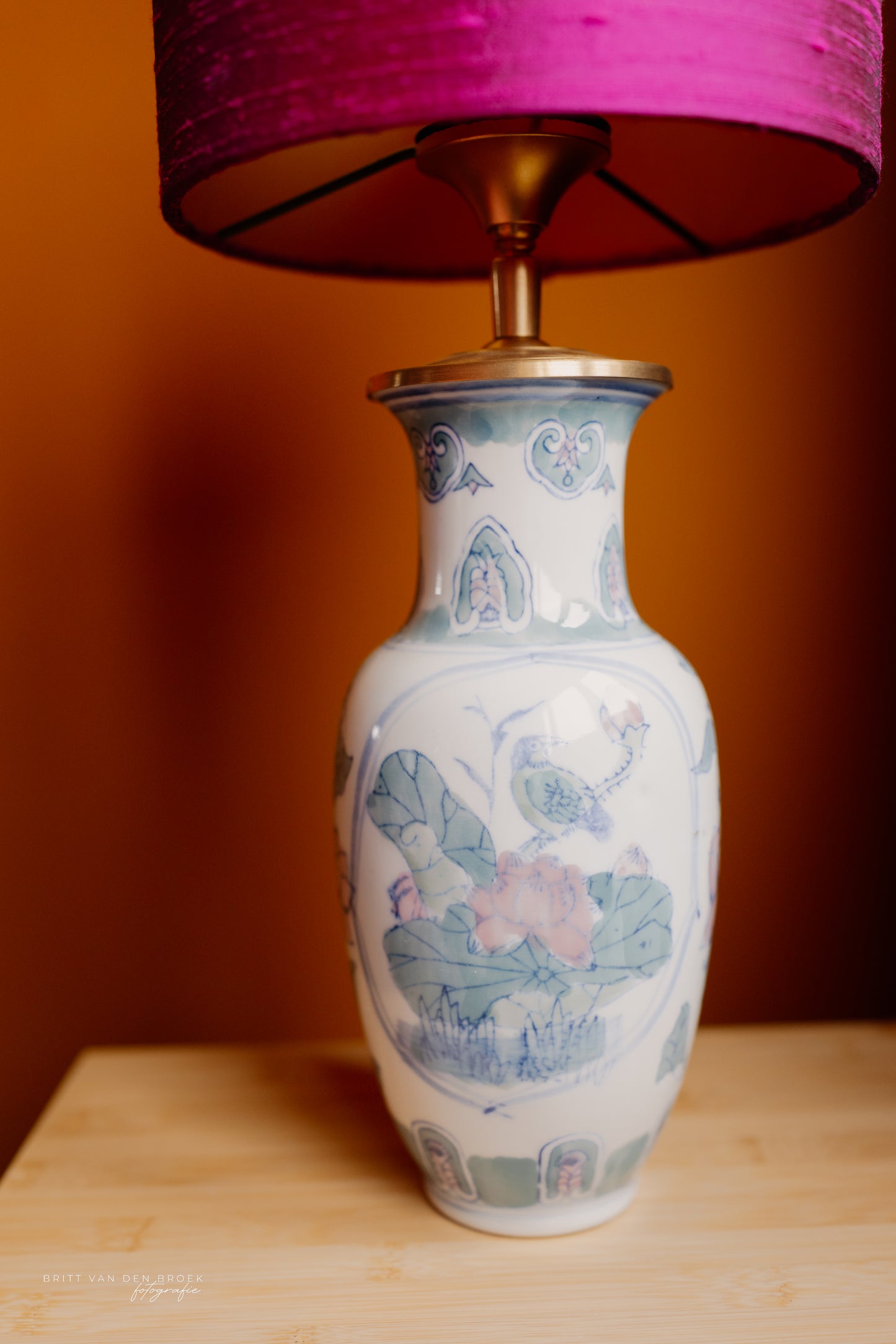 Lampenvoet vaas met licht bloemenmotief