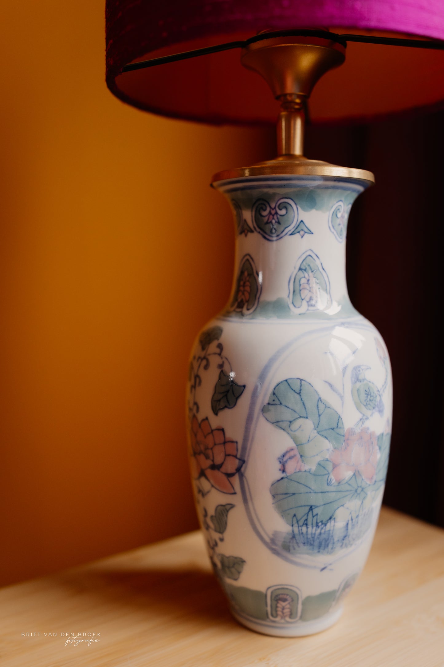 Lampenvoet vaas met licht bloemenmotief