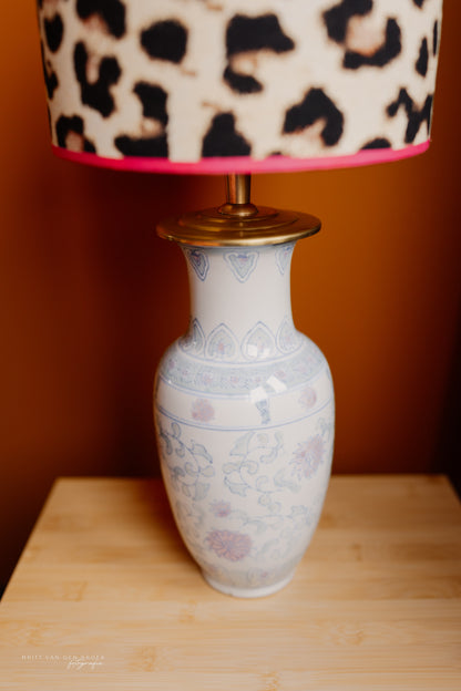 Lichtblauwe lampenvoet