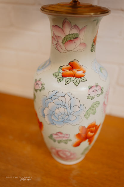 Grote gebloemde lampenvoet