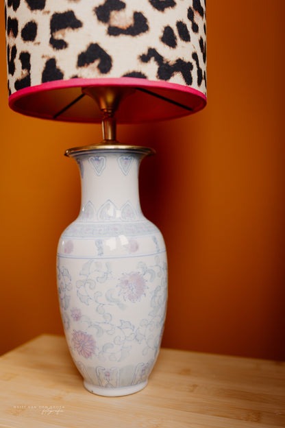 Lichtblauwe lampenvoet