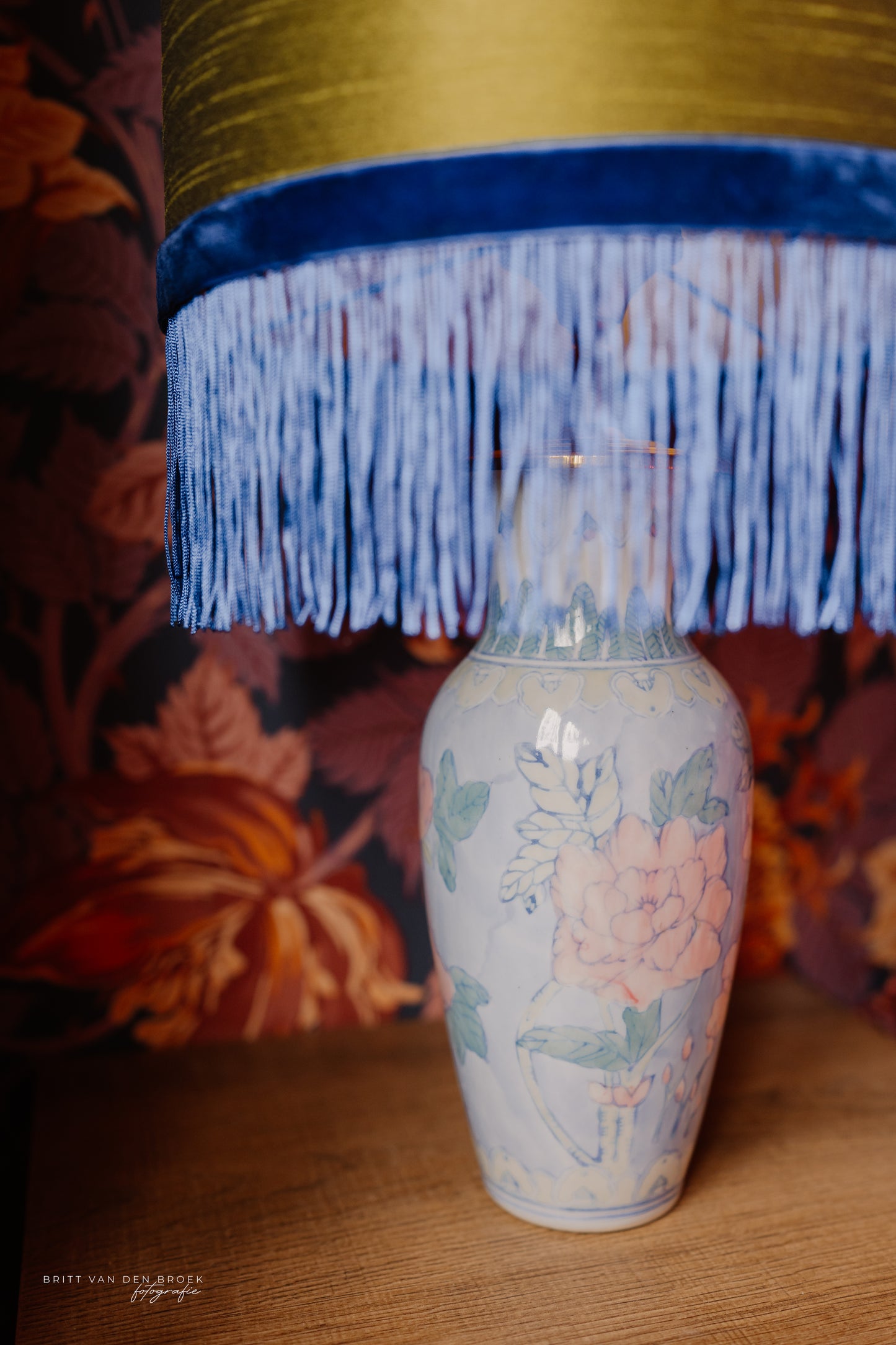 Lampenvoet lichtblauw met roze bloemen