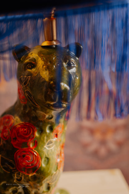 Handgeschilderde luipaardlampenvoet