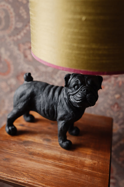 Lampenvoet zwarte hond (links)