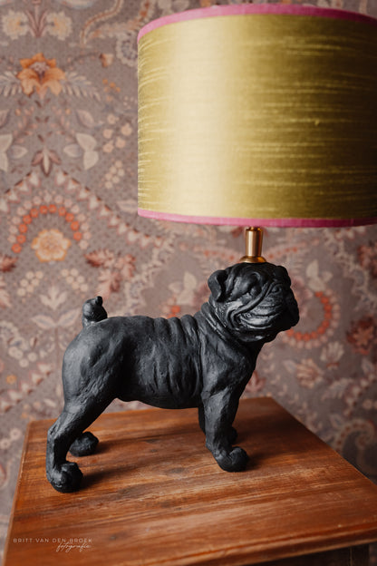 Lampenvoet zwarte hond (links)