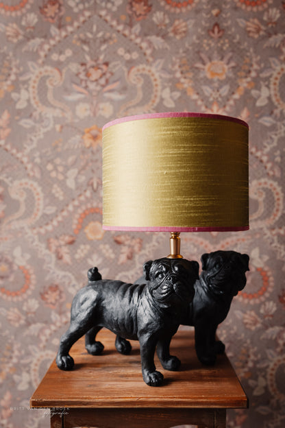 Lampenvoet zwarte hond (links)