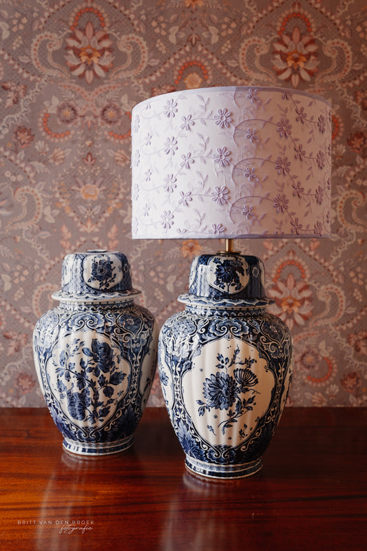 Delftsblauwe dekselvaaslampenvoet (rechts)