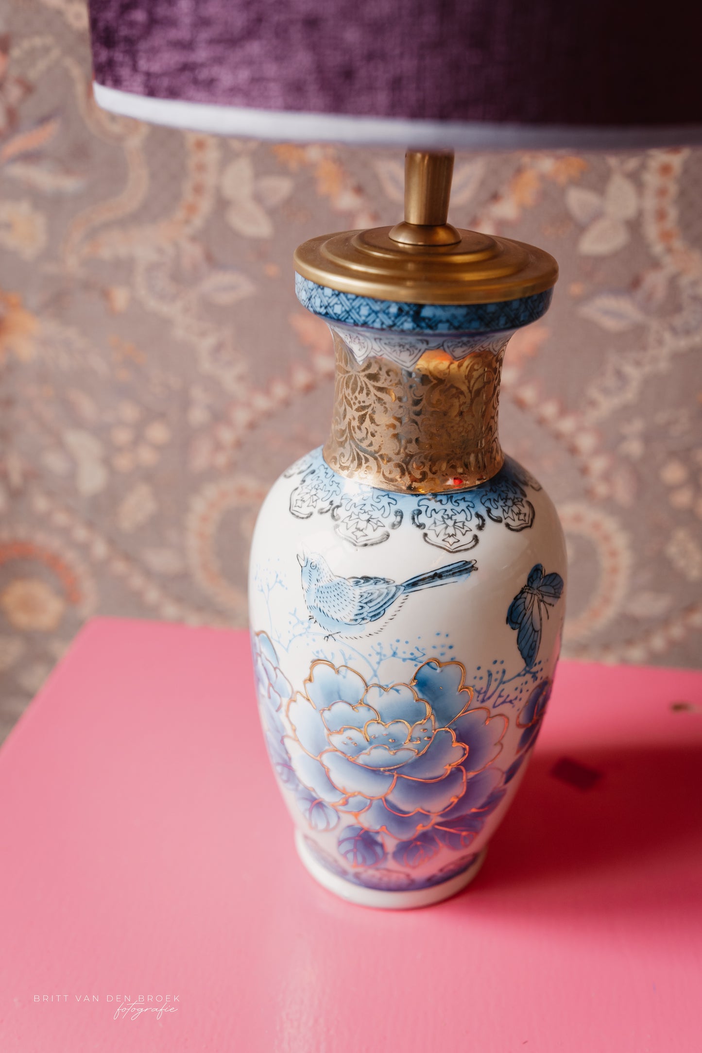 Chinese lampenvoet (links)