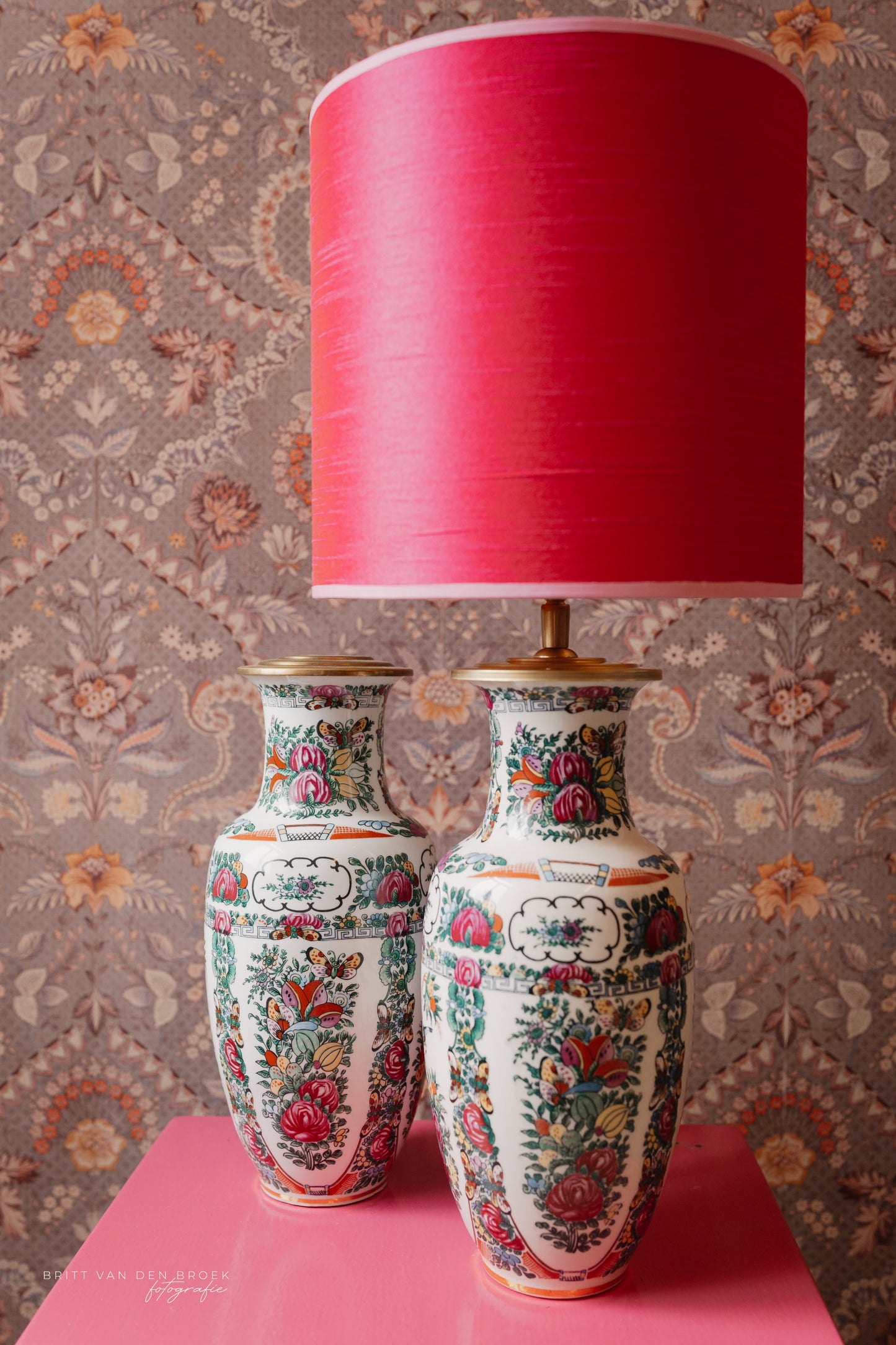 Chinese lampenvoet (links)