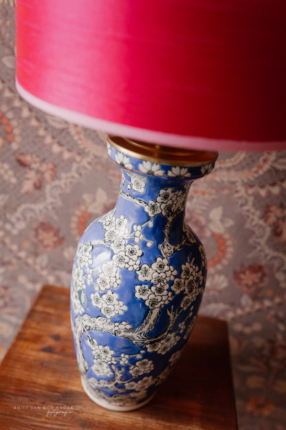 Grote blauwe lampenvoet met Chinese bloesem