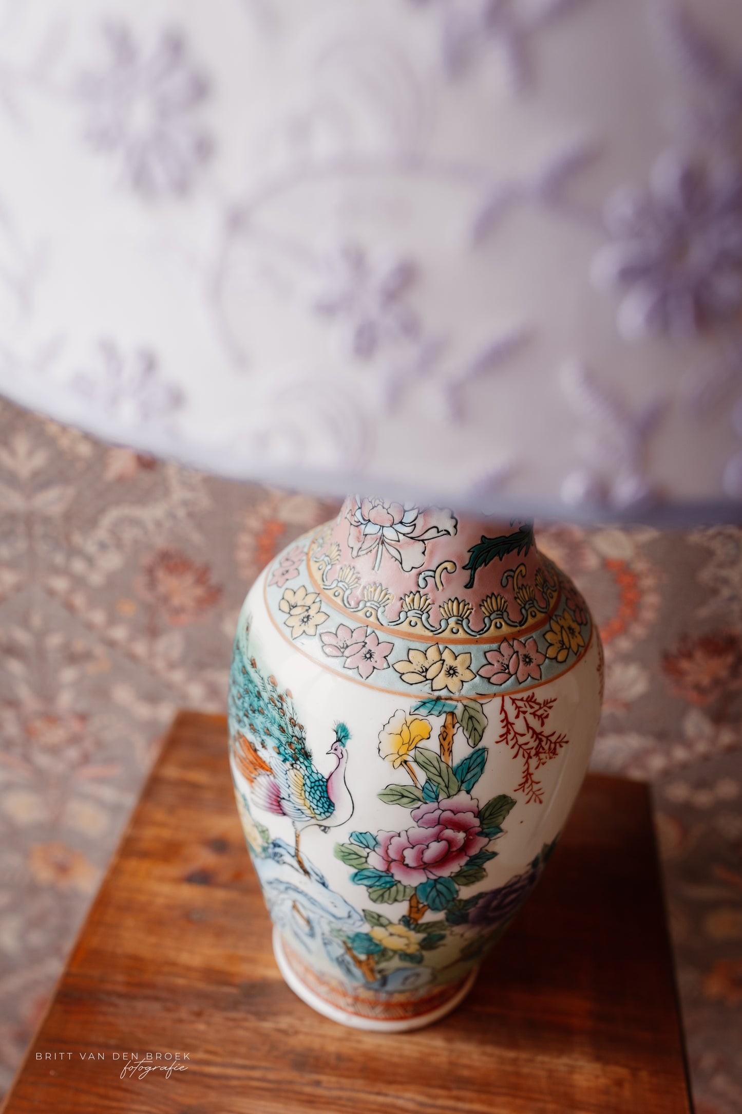 Chinese lampenvoet met gekleurde bloemen