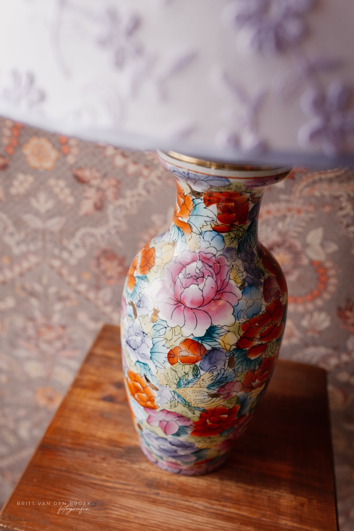 Lampenvoet met gekleurde bloemen
