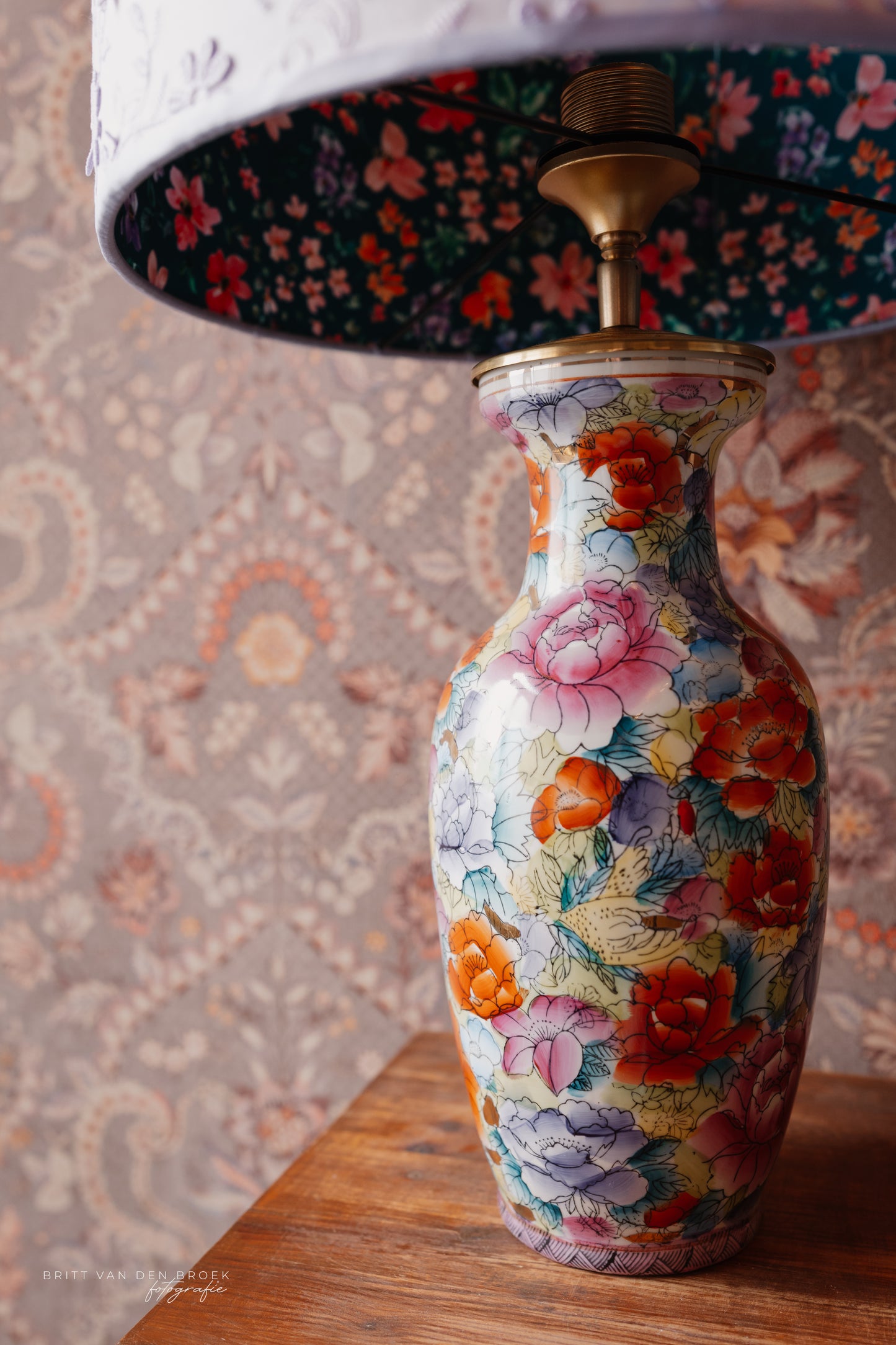 Lampenvoet met gekleurde bloemen