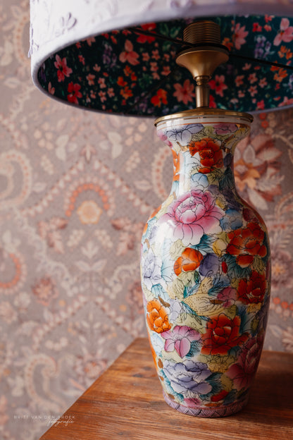 Lampenvoet met gekleurde bloemen
