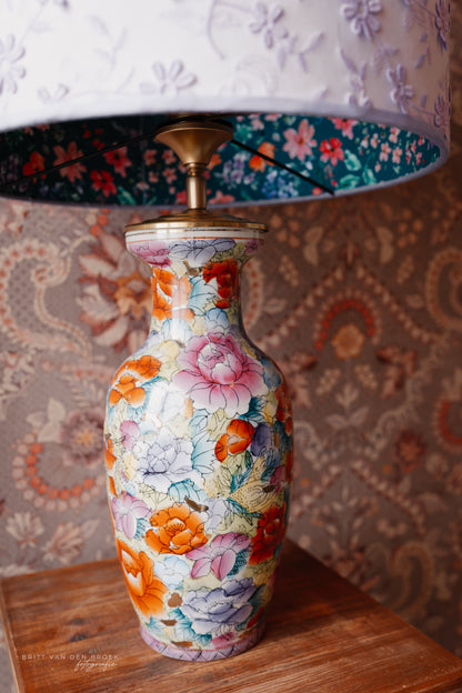 Lampenvoet met gekleurde bloemen