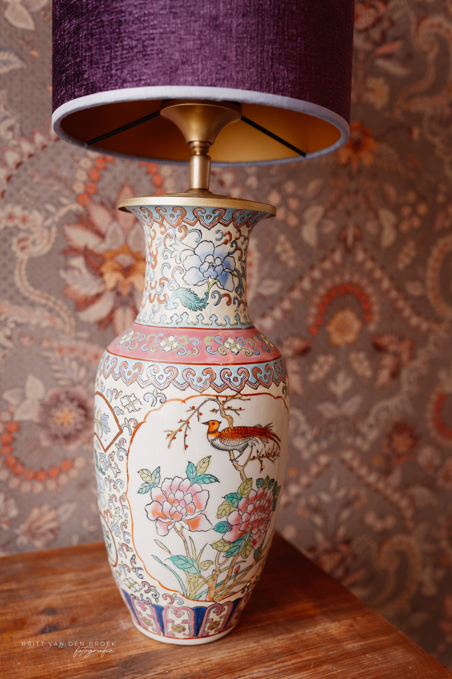 Lichtgele of beige Chineze lampenvoet