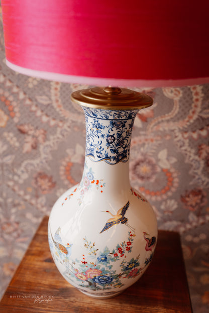 Witte lampenvoet met vogels en bloemen