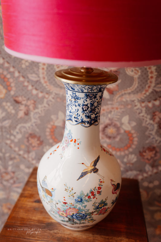 Witte lampenvoet met vogels en bloemen