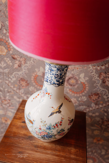 Witte lampenvoet met vogels en bloemen