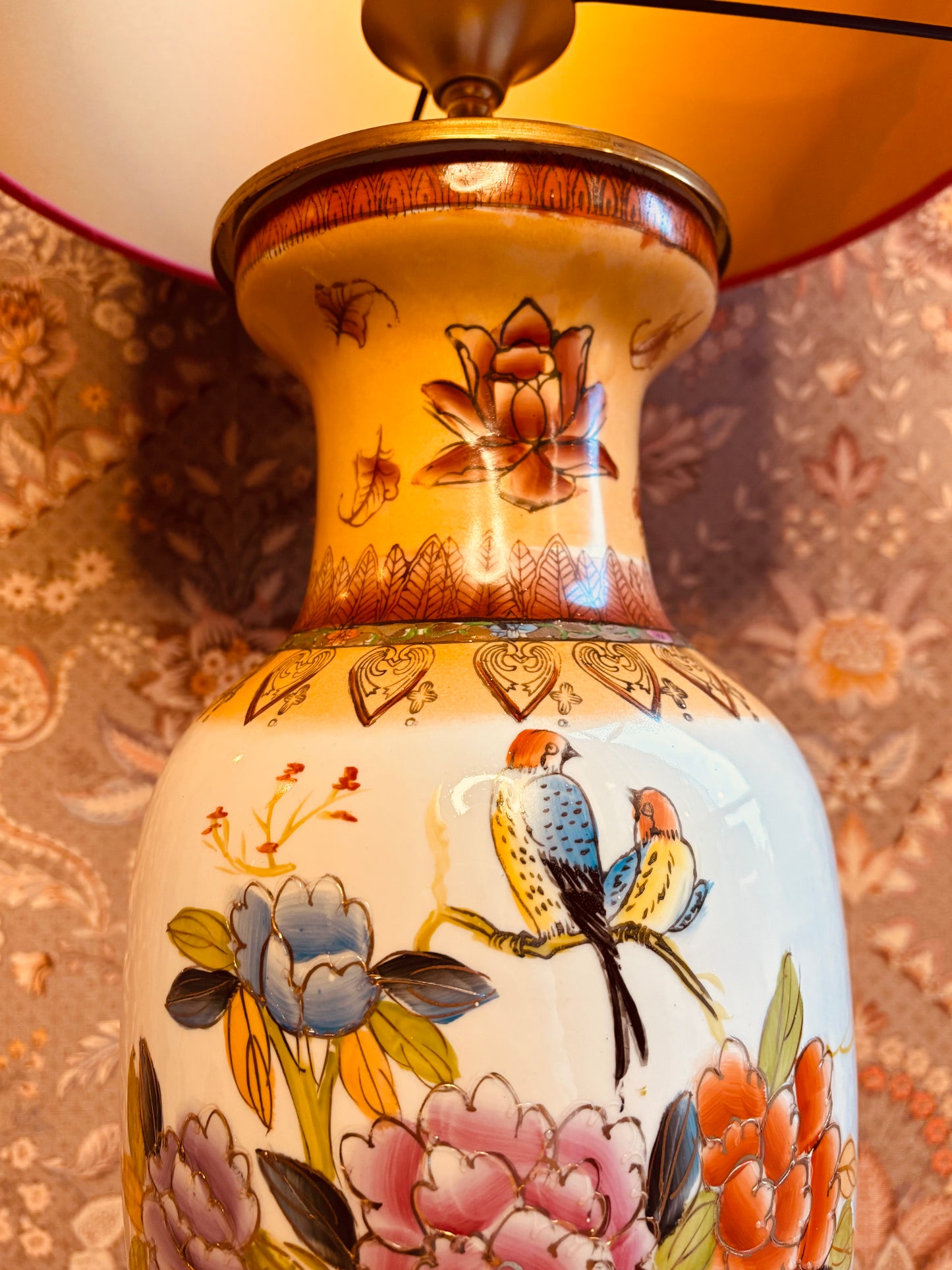 Grote lampenvoet met bloemen en vogels