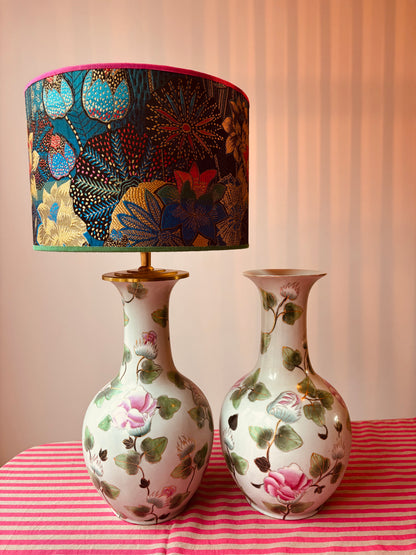 Grote lichtblauwe lampenvoet (rechts)