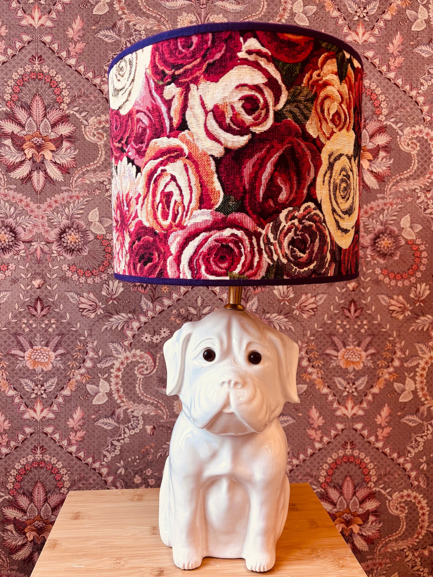 Lampenvoet hond wit