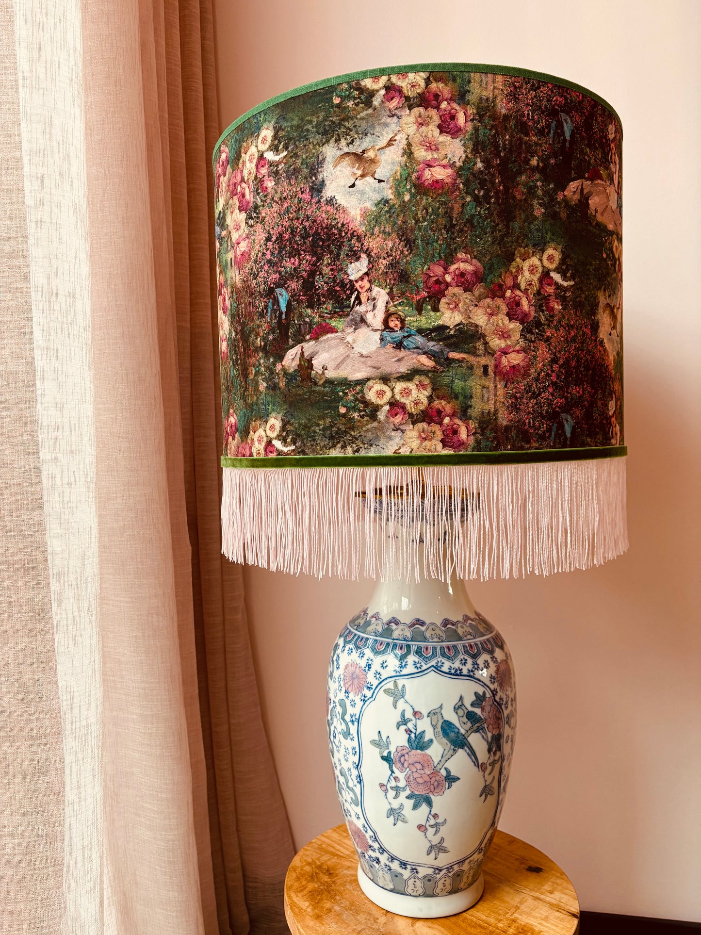 Grote lampenvoet met vogels en bloemen